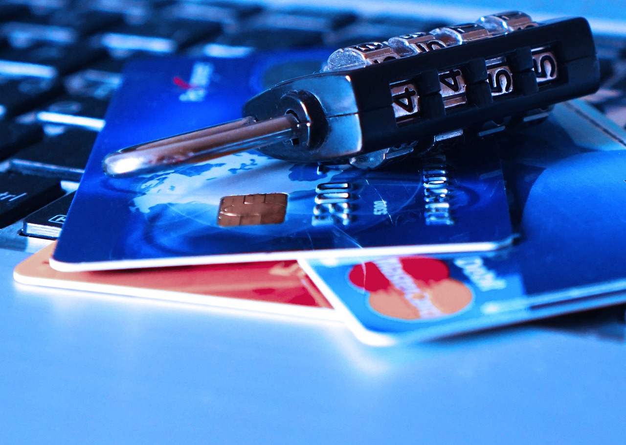 クレジットカードを利用した一人暮らしの賢い管理方法は？