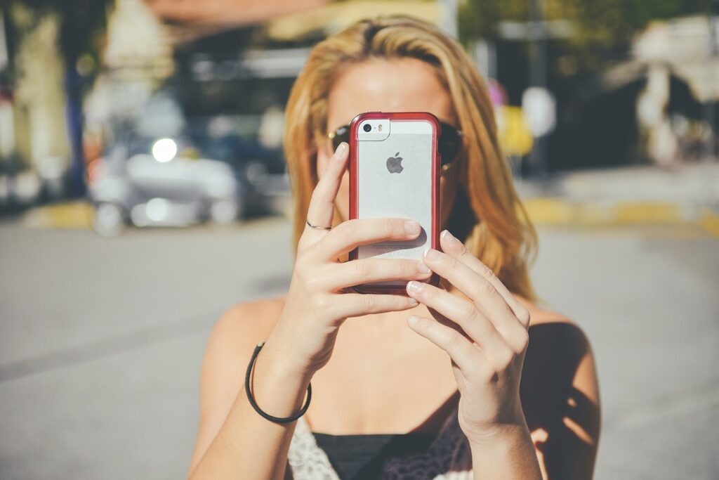一人暮らし女性がクレジットカードを在籍確認なしで取得することは可能？