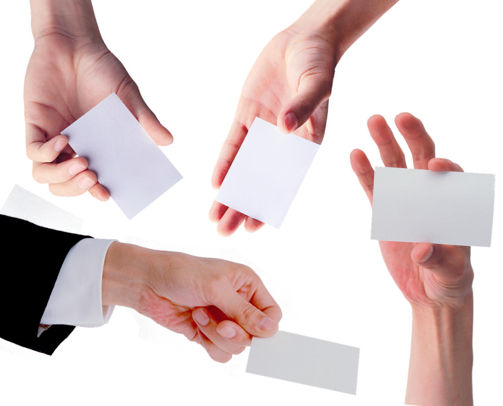 一人暮らしの女性がクレジットカードのカード更新をいつ届くか知りたい時のポイントは？