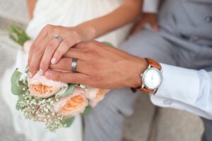 一人暮らしの女性がクレジットカードの名義変更を結婚後に行う手続きは？
